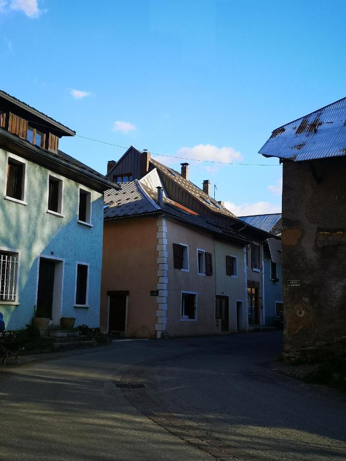 Joli T2 Dans Une Maison De Village Chateauroux-les-Alpes ภายนอก รูปภาพ